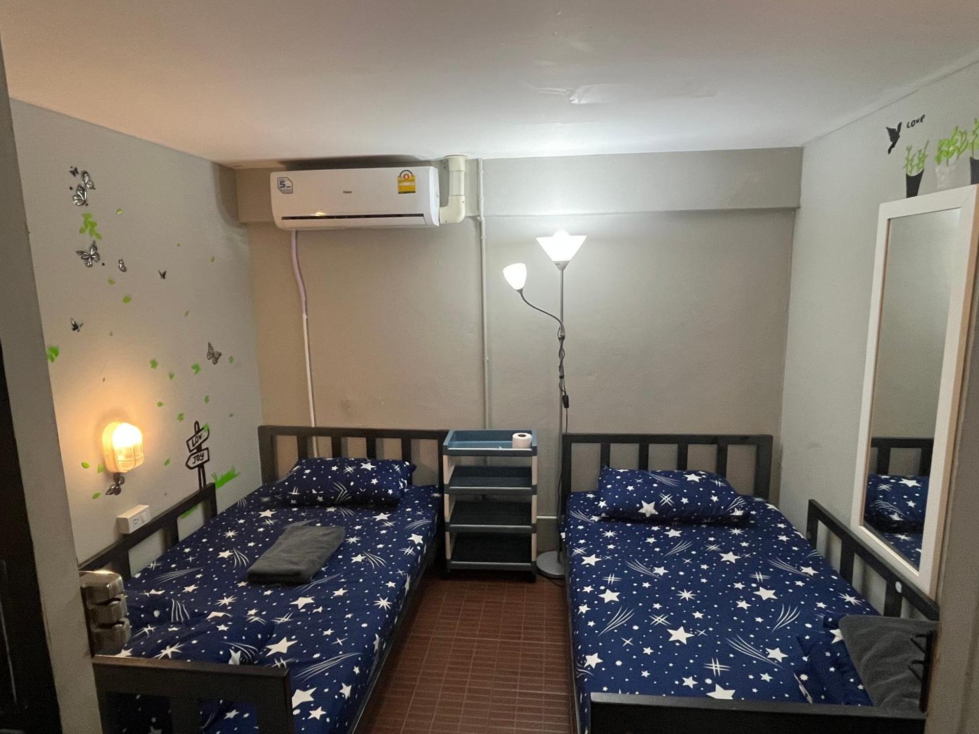 Lazy Gibbon 1 Chiang Mai - Tha Phae Gate Hostel Εξωτερικό φωτογραφία