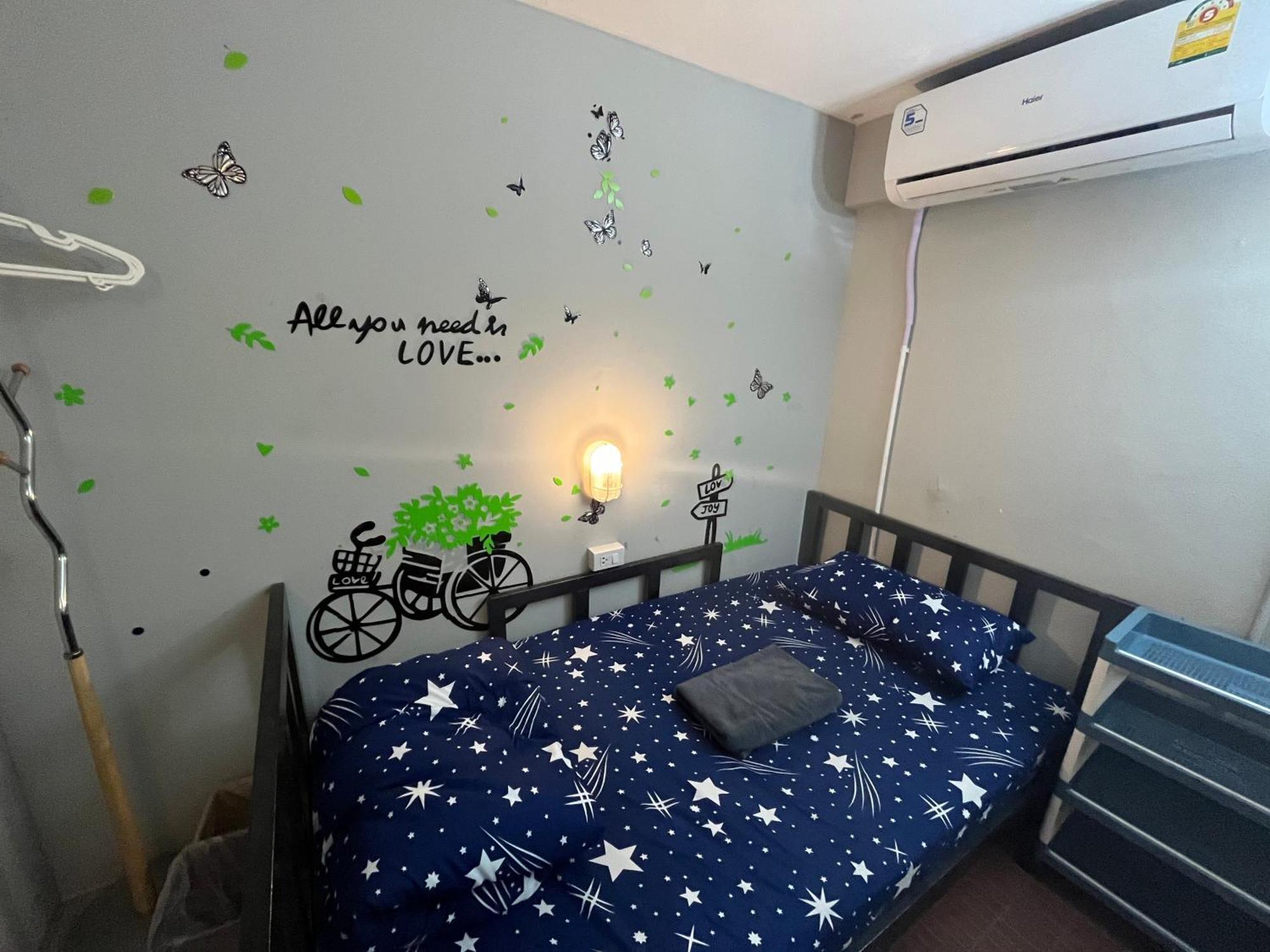 Lazy Gibbon 1 Chiang Mai - Tha Phae Gate Hostel Εξωτερικό φωτογραφία