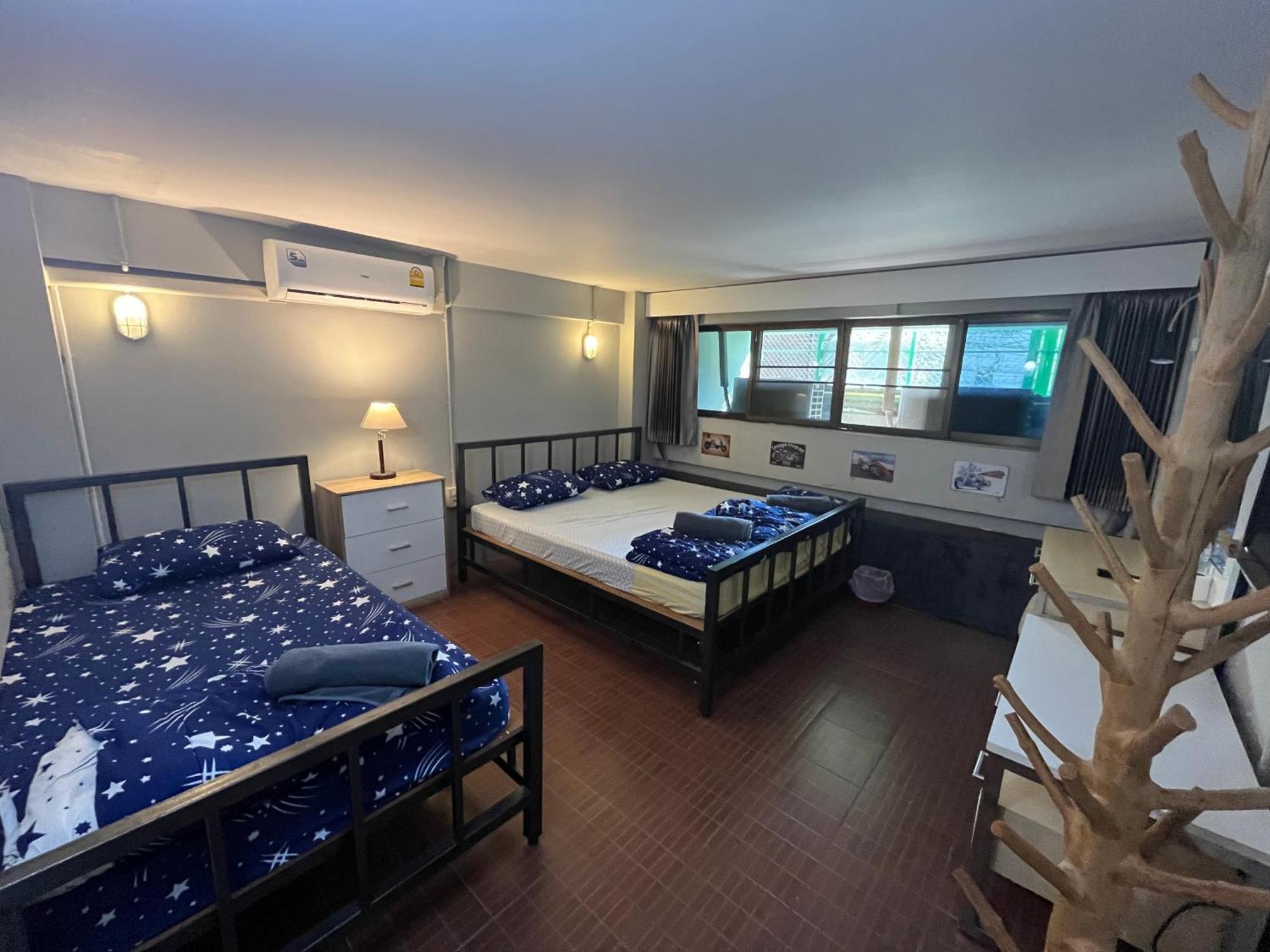 Lazy Gibbon 1 Chiang Mai - Tha Phae Gate Hostel Εξωτερικό φωτογραφία